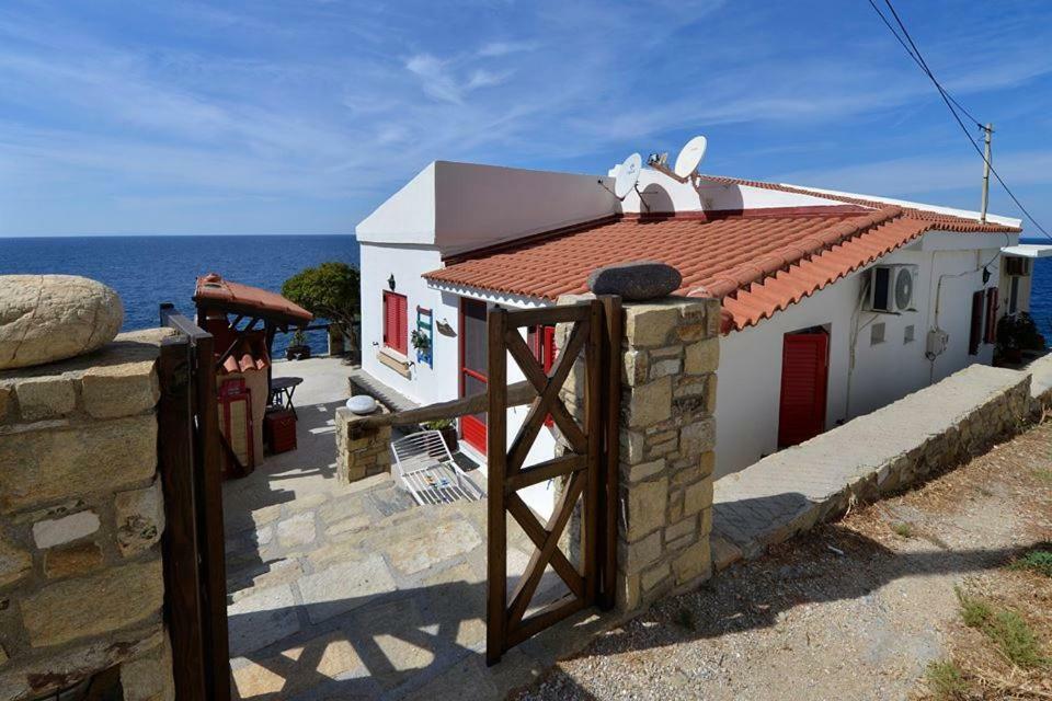 Ikarian Endless Blue Guest House Kouniadi Exterior foto